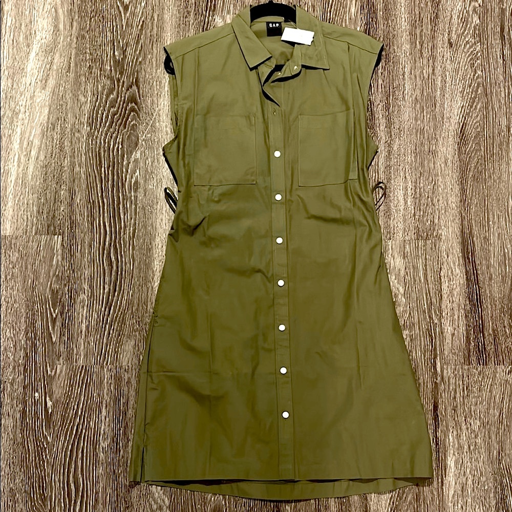 Gap NWT sleeveless button down dress